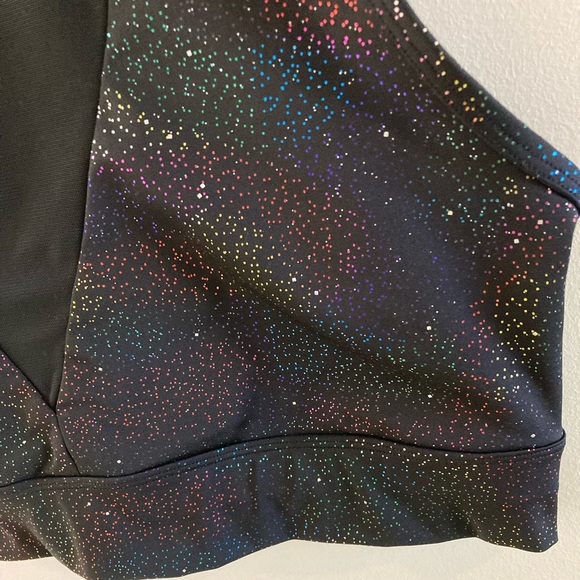 @poshizmynizz New ⭐️ Sports Bra w. Mesh Detailing - Picture 5 of 7